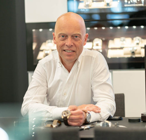 En ungdommelig og begeistret jubilant